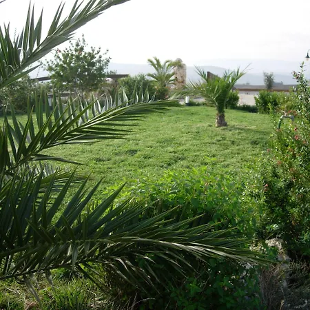 特拉德萨西农场酒店 *